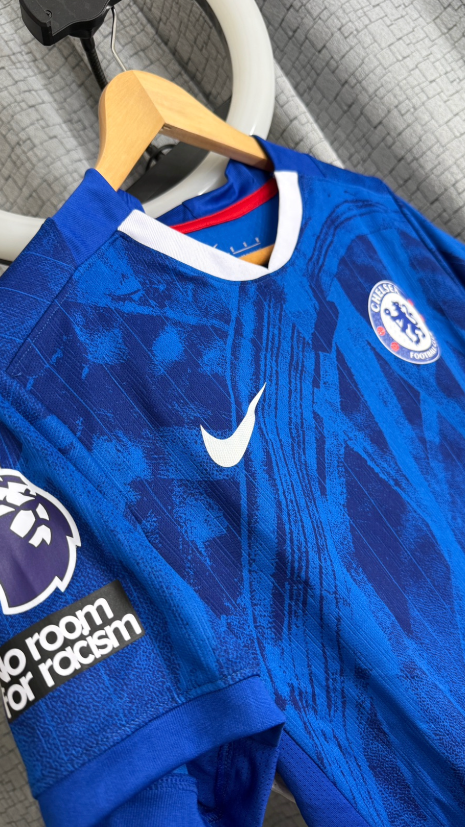 Vístete como campeón. Vive la pasión Blue.