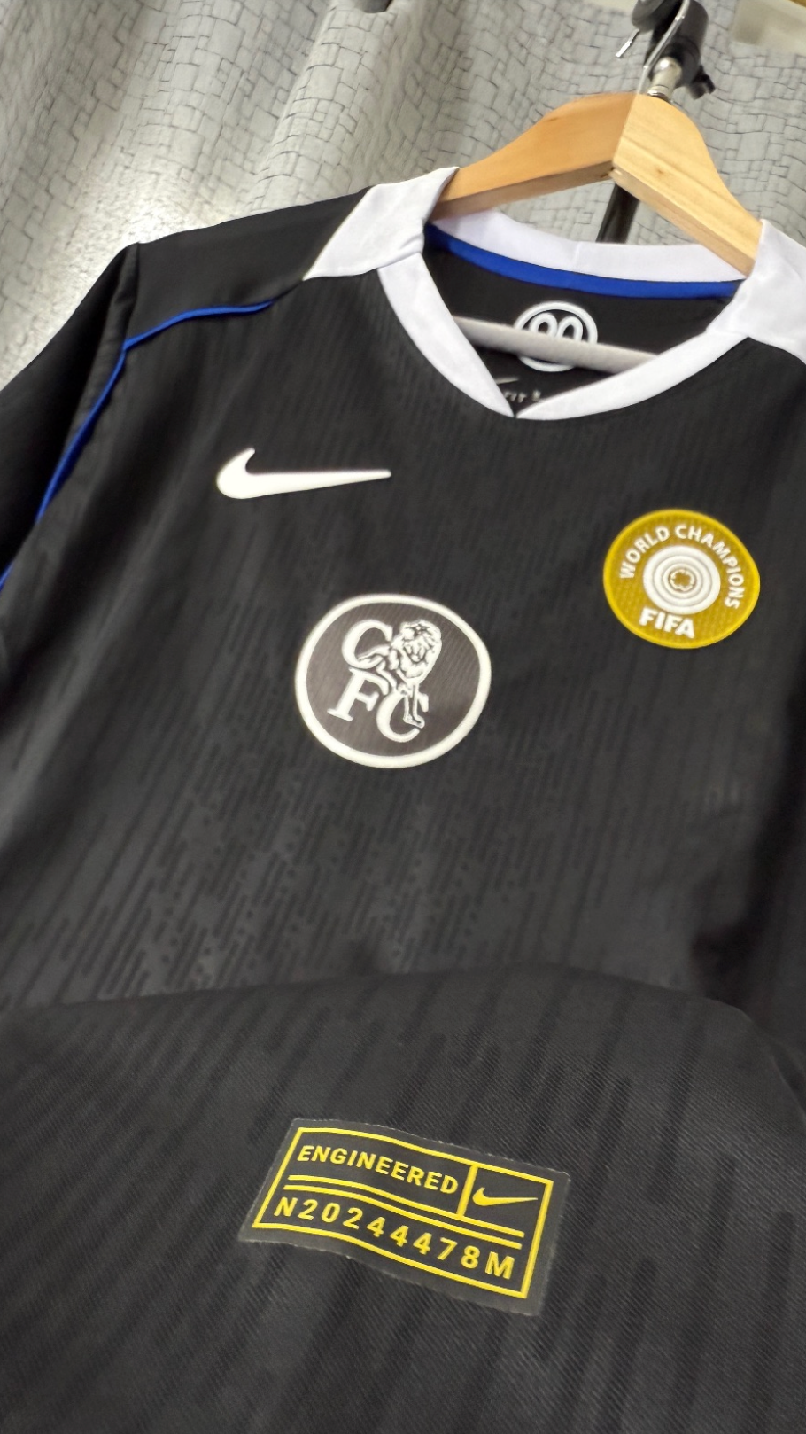 Vístete como campeón. Vive la pasión Blue.